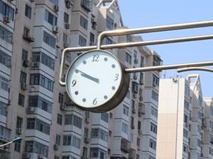 Solar-Power Outdoor Street Clock